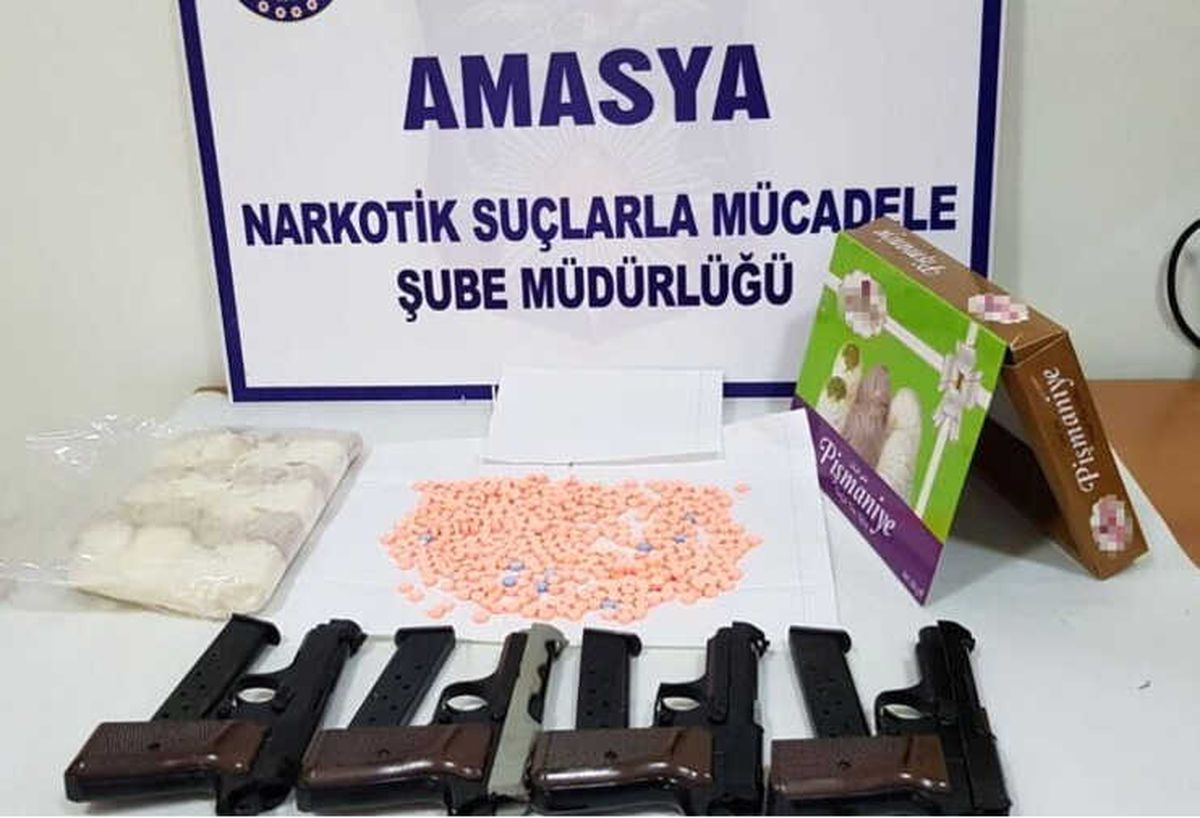 İstanbul\'dan Amasya\'ya Pişmaniye Kutusunda Uyuşturucu Nakli Polise Takıldı