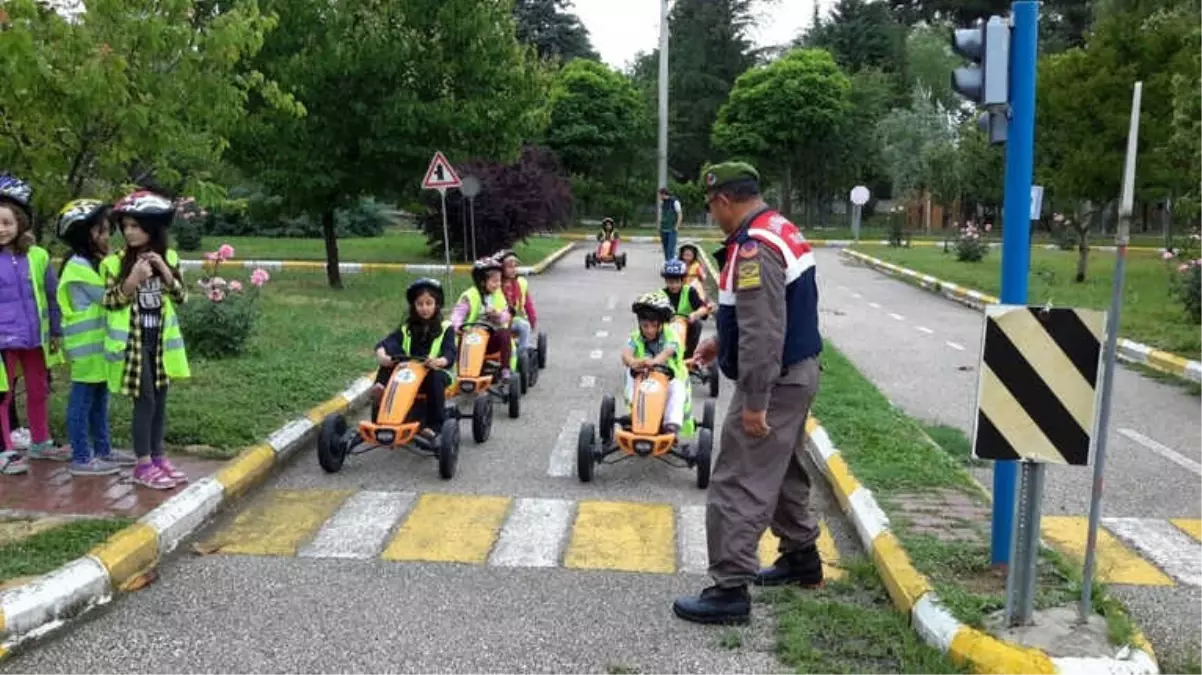 Jandarmadan Miniklere Trafik Eğitimi