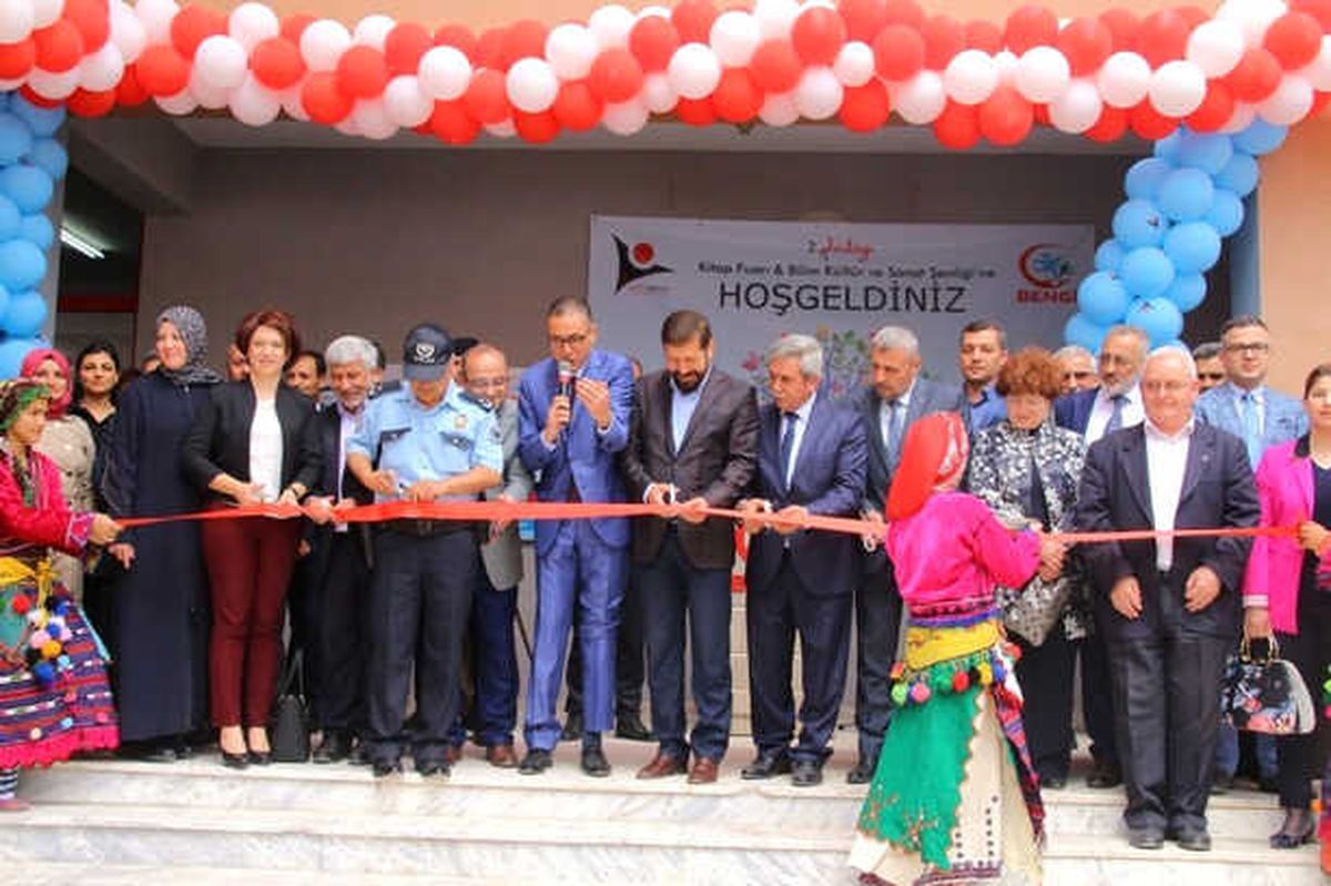 Sındırgı Kitap ve Bilim Fuarı Başladı