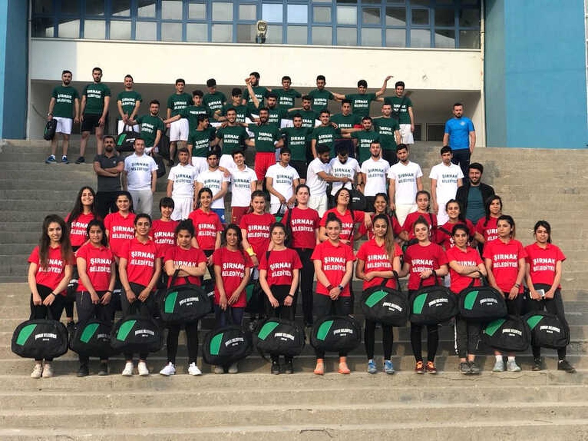 Şırnak Belediyesinden Sporculara Malzeme Desteği