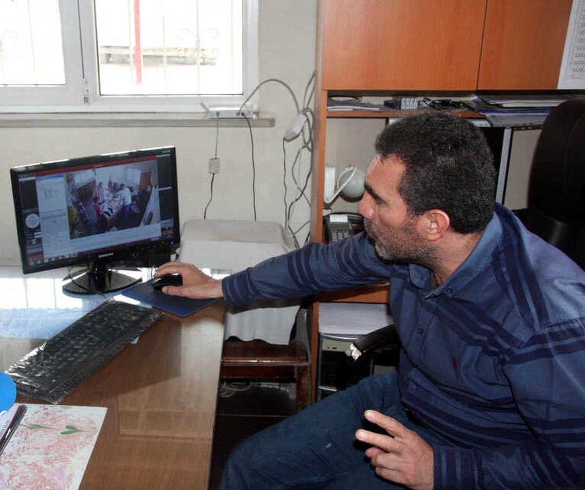 Tırnakçılık Yaparak Esnafı Dolandırmak İsteyen Kadınlar Kamerada