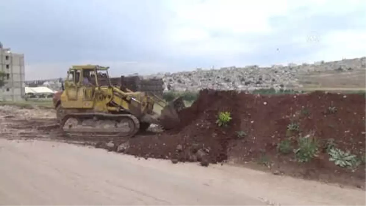 TSK ve Öso Afrin\'de Teröristlerin Mayın Döşediği Hendekleri Temizliyor