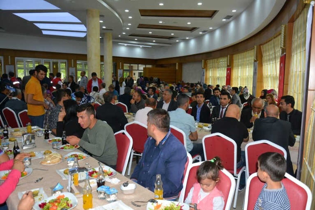 Adıyaman Belediyesinden Engelliler Haftası Dolayısıyla Yemek