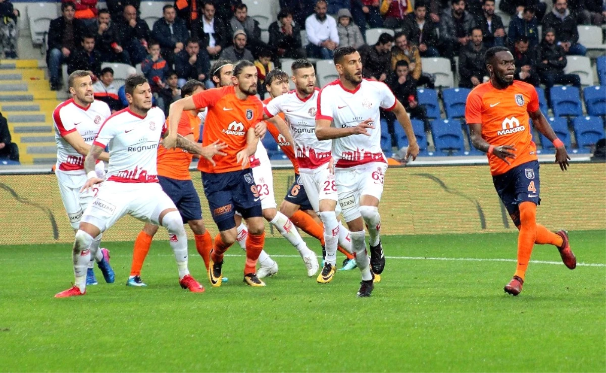 Antalyaspor ile Başakşehir Süper Lig\'de 16. Randevuda