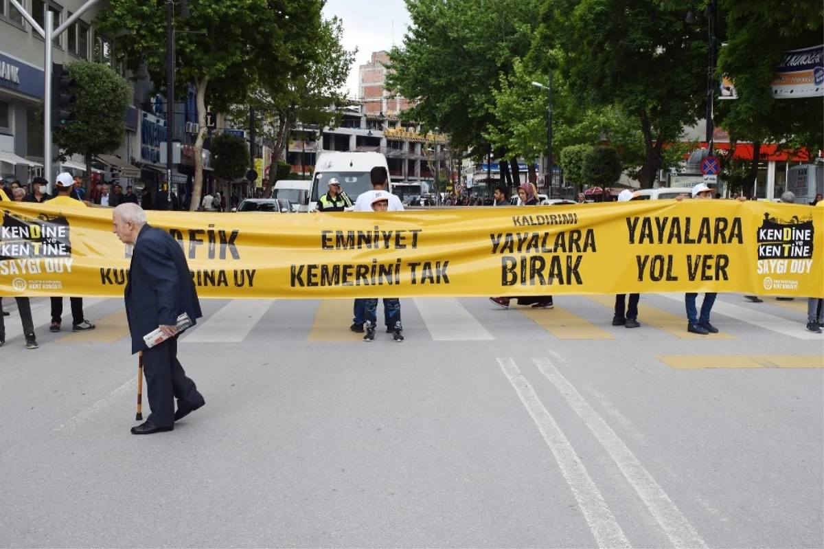 Büyükşehir Kent Konseyi Trafik Farkındalığı İçin Yol Kapattı