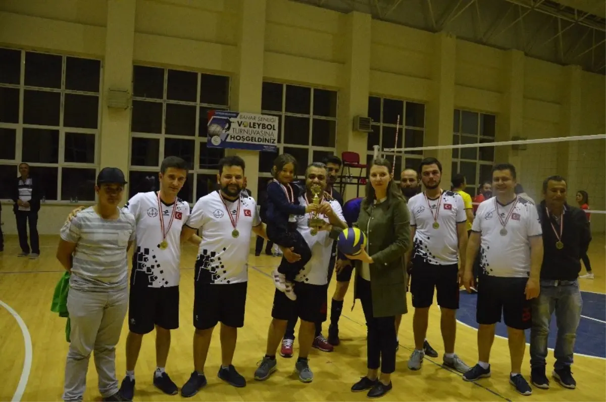 Çifteler\'de Voleybolda Maçları Tamamlandı