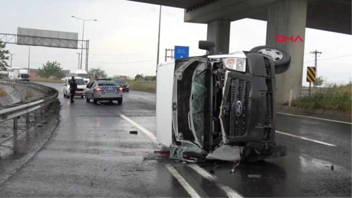 Çorlu Panelvan Minibüs Köprü Ayağına Çarptı: 1 Ölü, 2 Yaralı