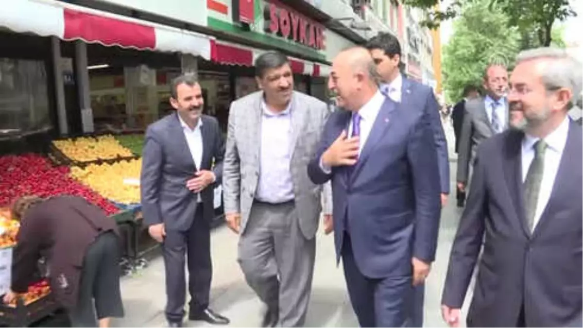 Dışişleri Bakanı Çavuşoğlu Esnafı Ziyaret Etti