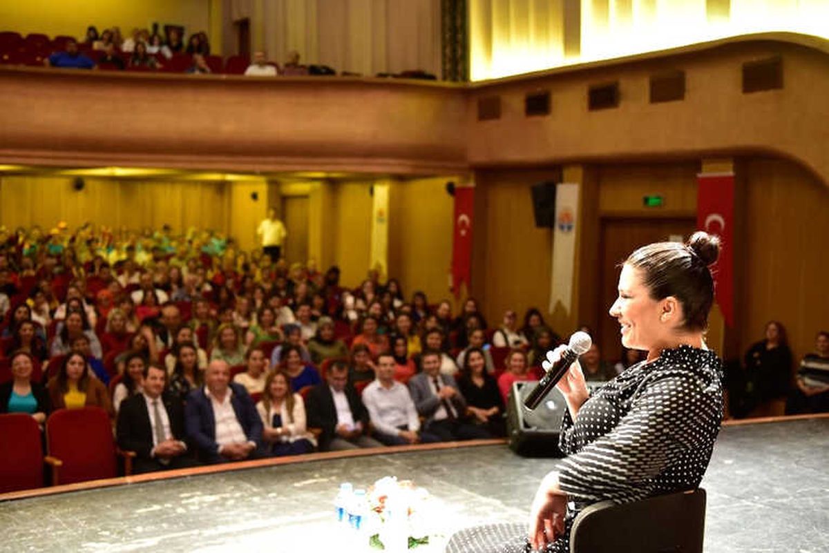 İclal Aydın\'dan Hayata Dair Paylaşımlar