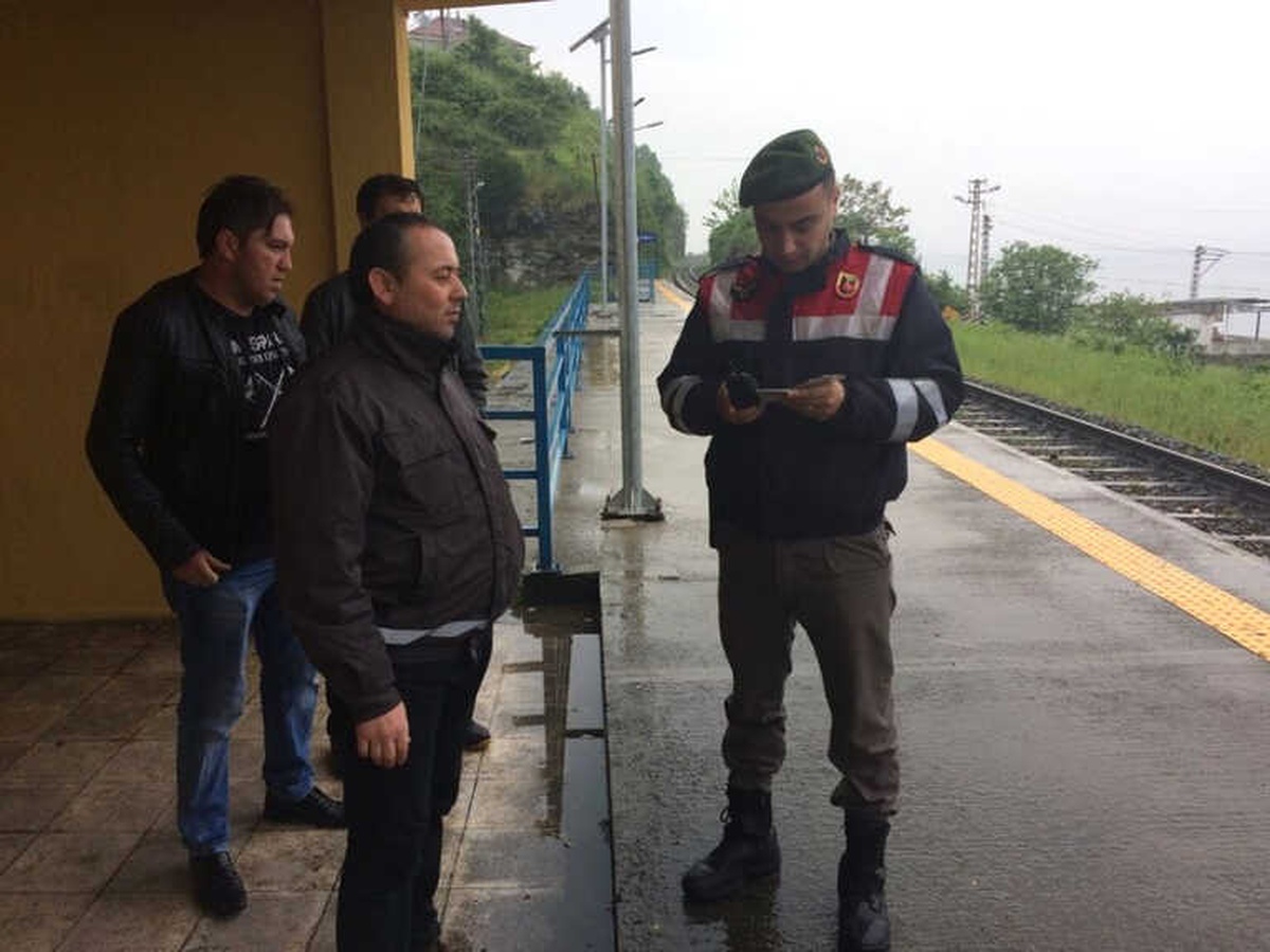 Jandarma Tren Yolcularına Gbt Sorgusu Yaptı