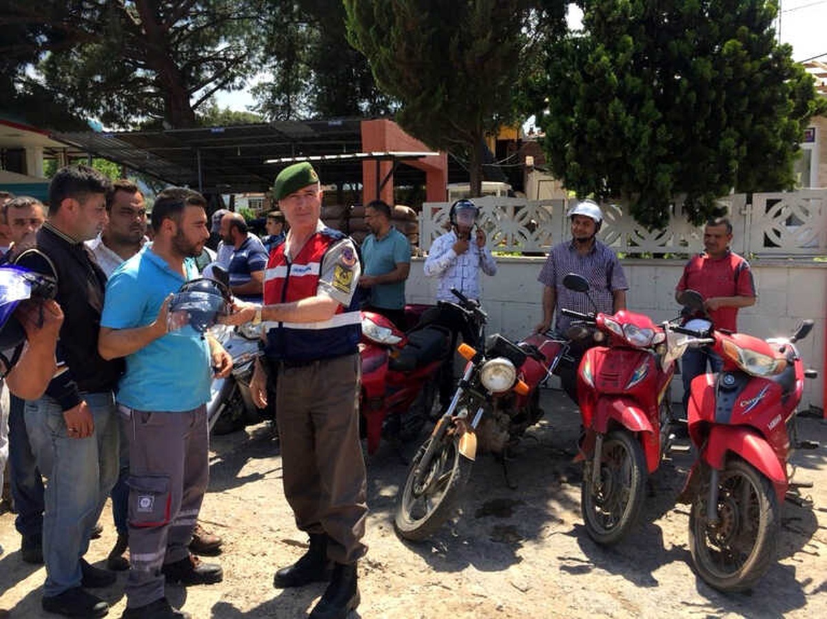 Jandarmadan Motosiklet Sürücülerine Ceza Yerine Kask