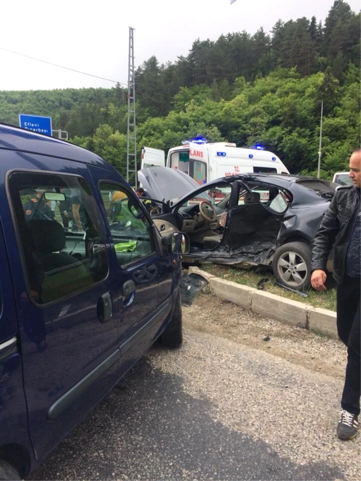 Karabük\'te İki Araç Çarpıştı: 3 Yaralı