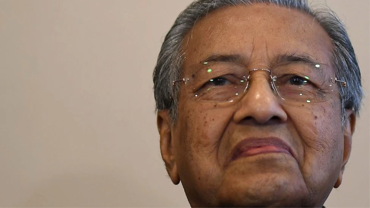 Malezya\'da 92 Yaşında 60 Yıllık İktidarı Deviren Doktor: Mahathir Muhammed