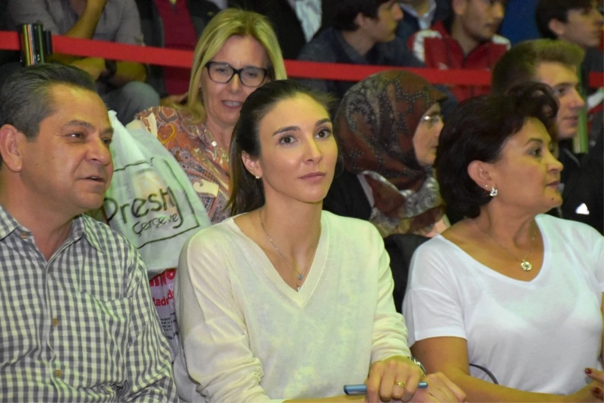 Milli Voleybolcu Naz Aydemir Akyol Adına Turnuva Düzenlendi
