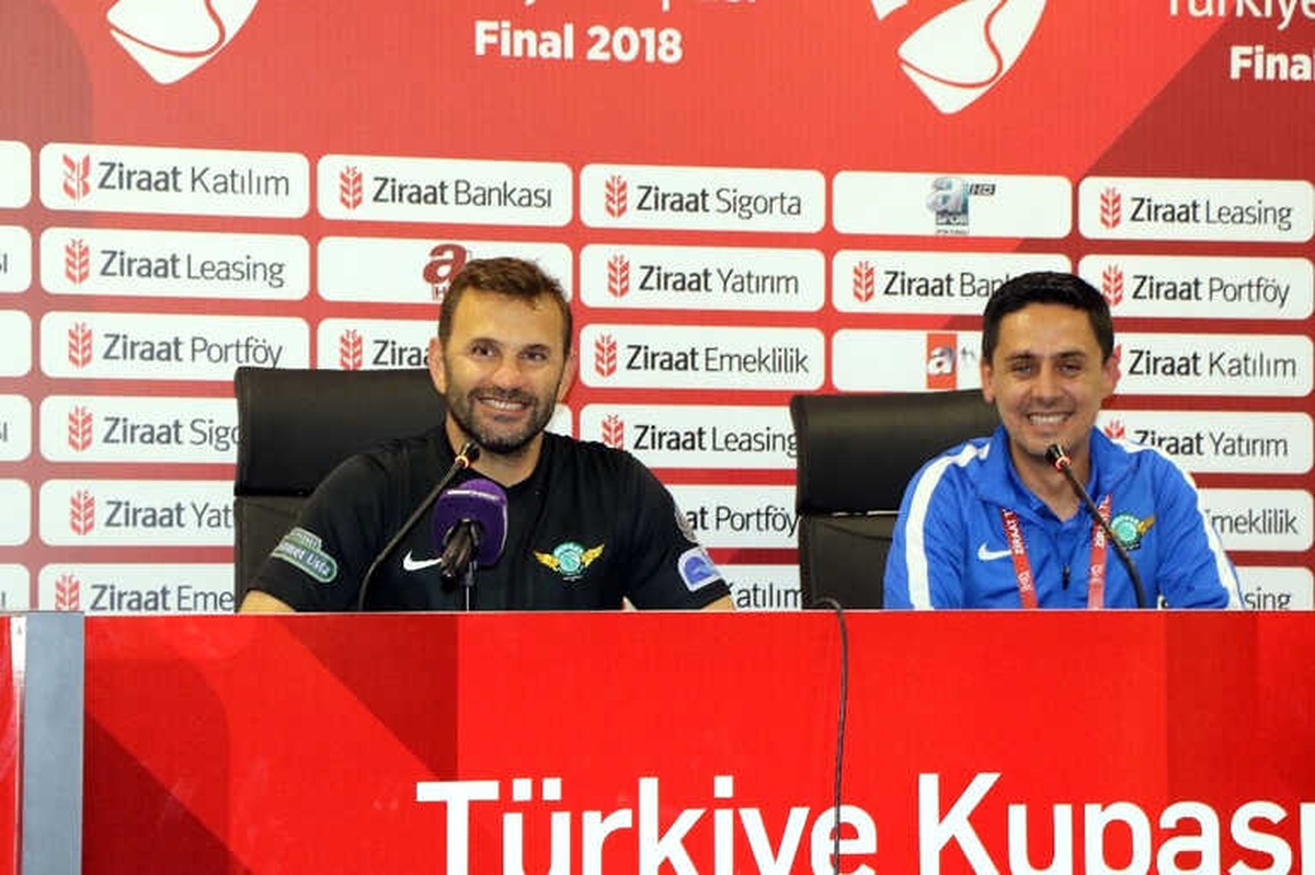 Okan Buruk: "Bir Anadolu Takımı Olarak Diyarbakır\'da Kupayı Kaldırmak Ayrı Bir Mutluluk"