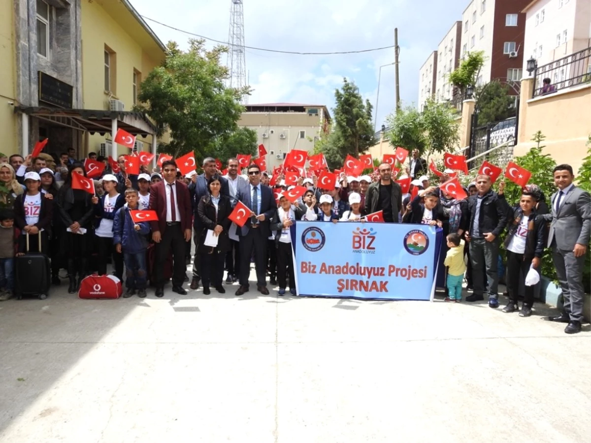 Şırnak\'tan 100 Öğrenci İstanbul\'a Uğurlandı