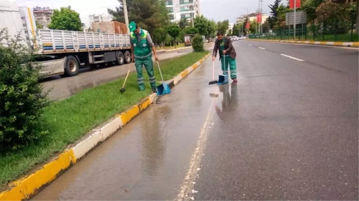 Yağışlara Karşı Mazgallar Temizlendi