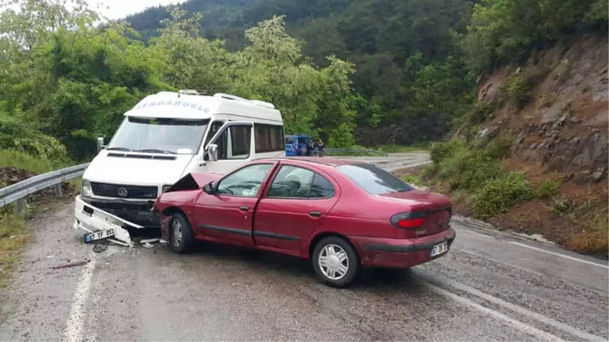 Zonguldak\'ta Trafik Kazası: 3 Yaralı