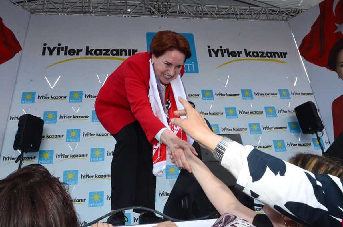 Akşener Balıkesir\'de Halka Hitap Etti