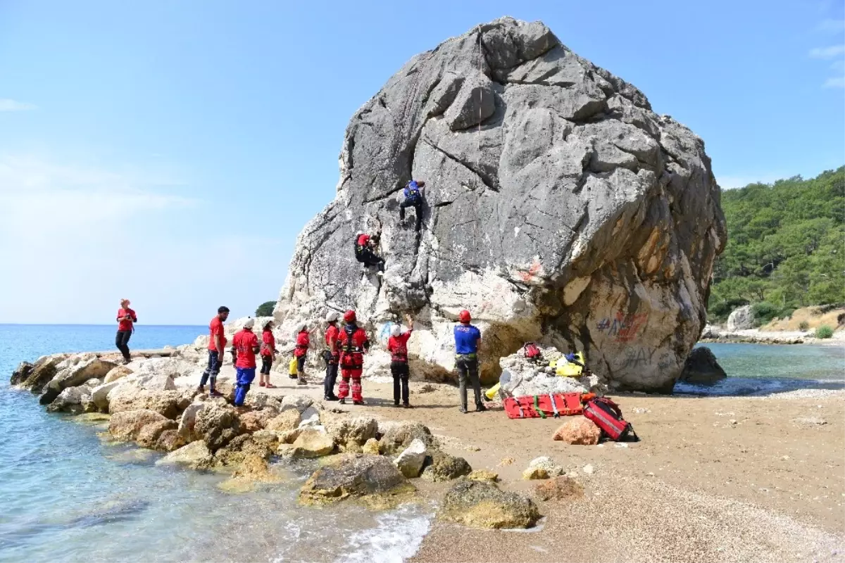 Antalya\'da Gerçeğini Aratmayan Kurtarma Tatbikatı