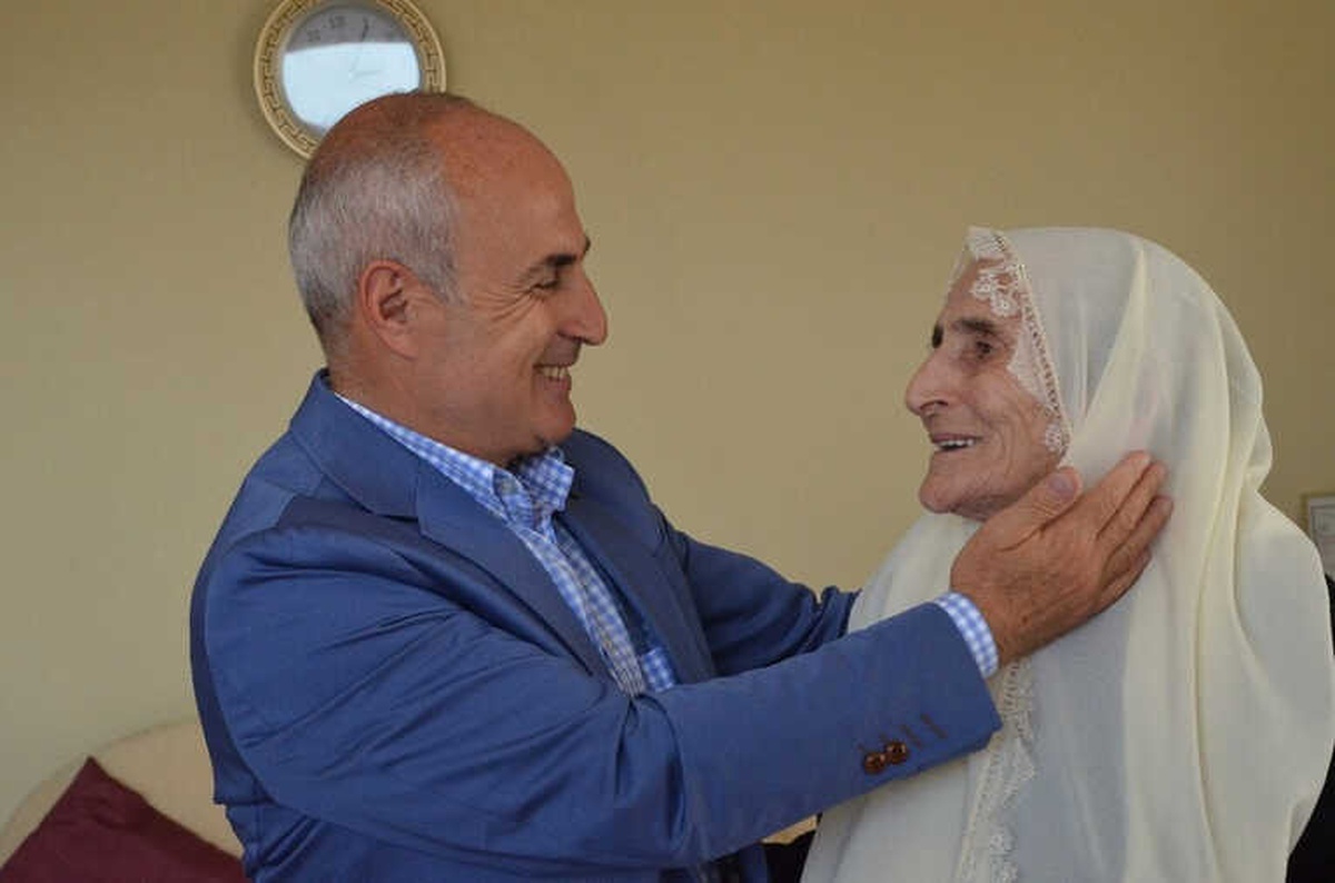 Başkan Akgün: "Annelerimizin Hakkı Asla Ödenmez"