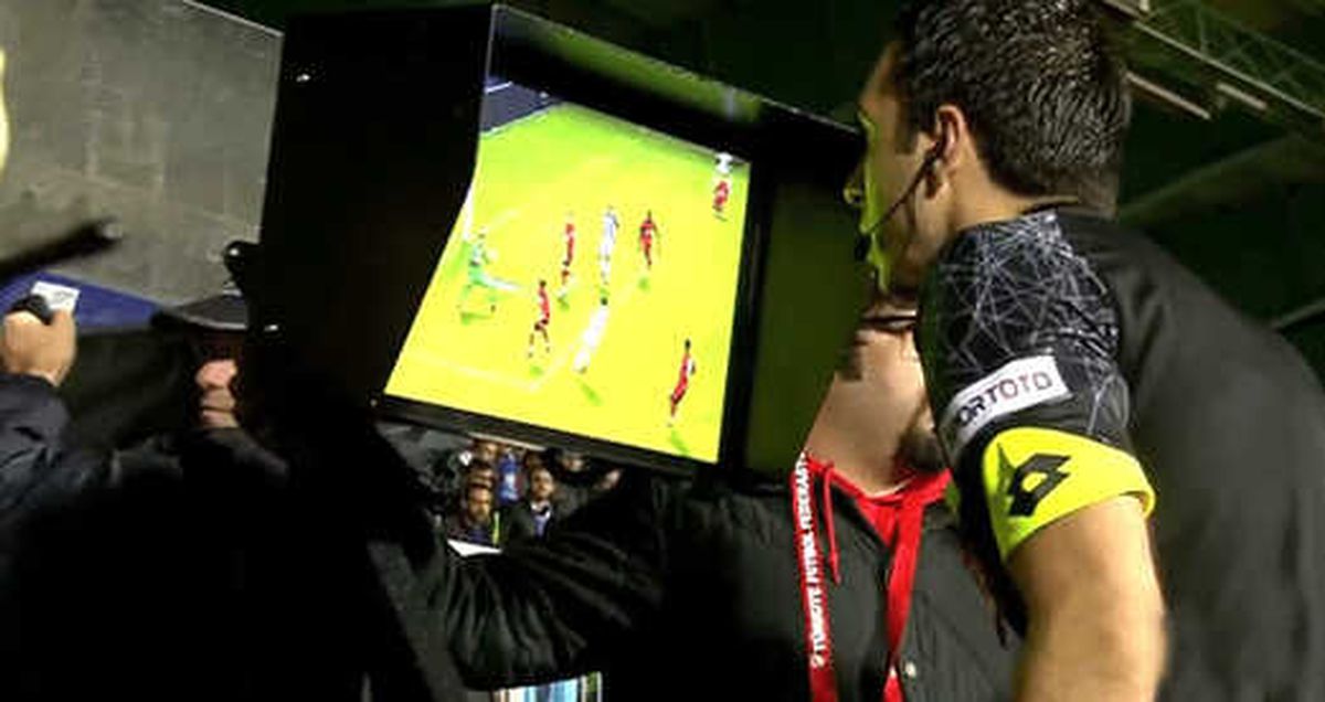 Erzurumspor-Ümraniyespor Maçında VAR Sistemi ile İlk Penaltı Verildi