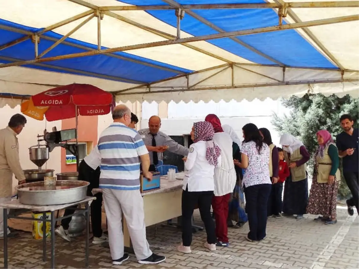 Hastane Personelinden Lokma İkramı