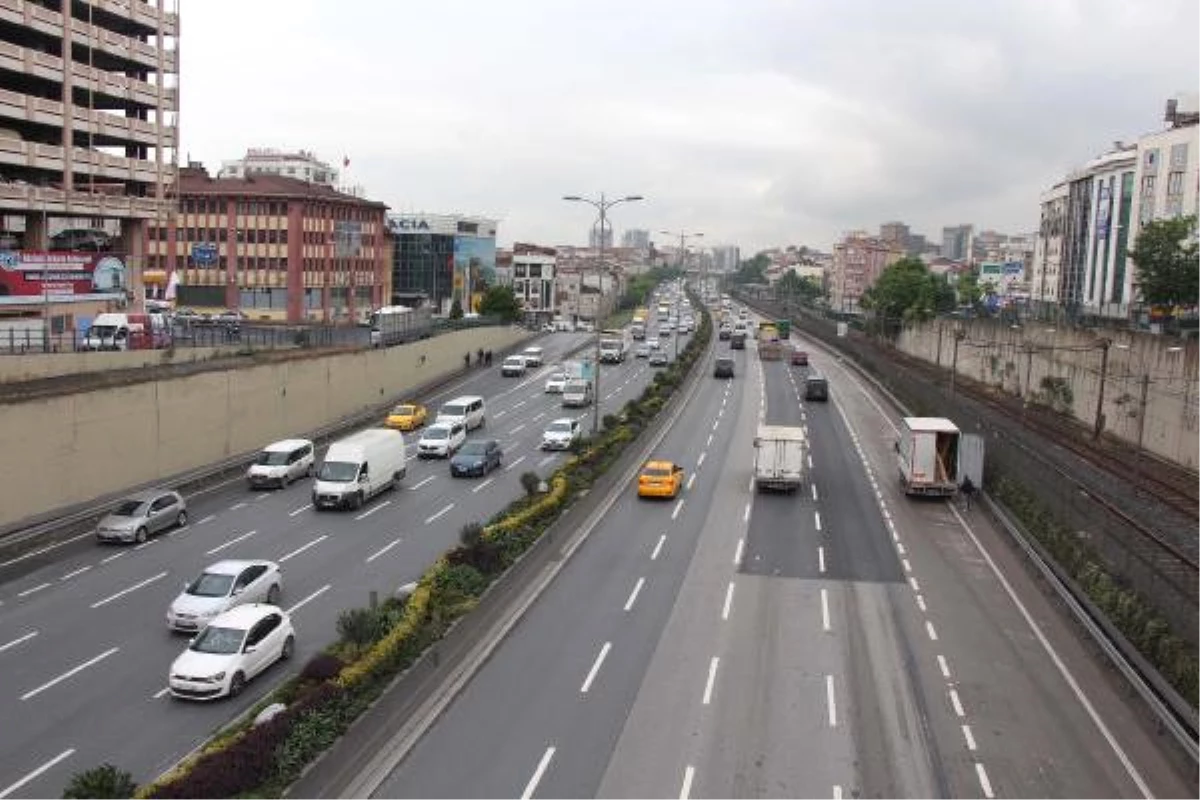 Makas Atan Trafik Magandaları İstanbul Yollarında Cirit Atıyor!