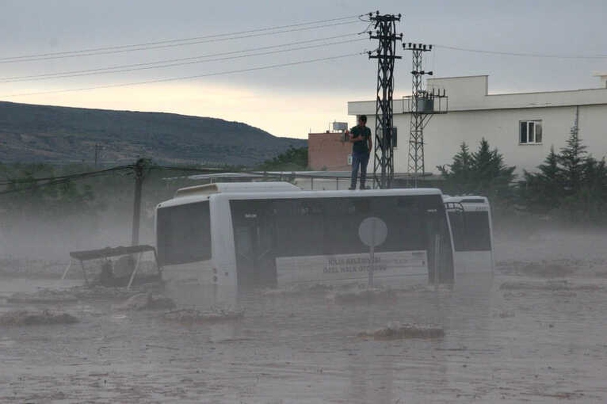 Kilis\'te Sel Felaketinin Ardından Yol Trafiğe Açıldı