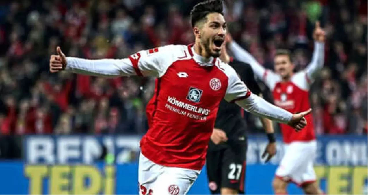 Alman Ekibi Schalke Türk Asıllı Futbolcu Suat Serdar\'ı Transfer Etti