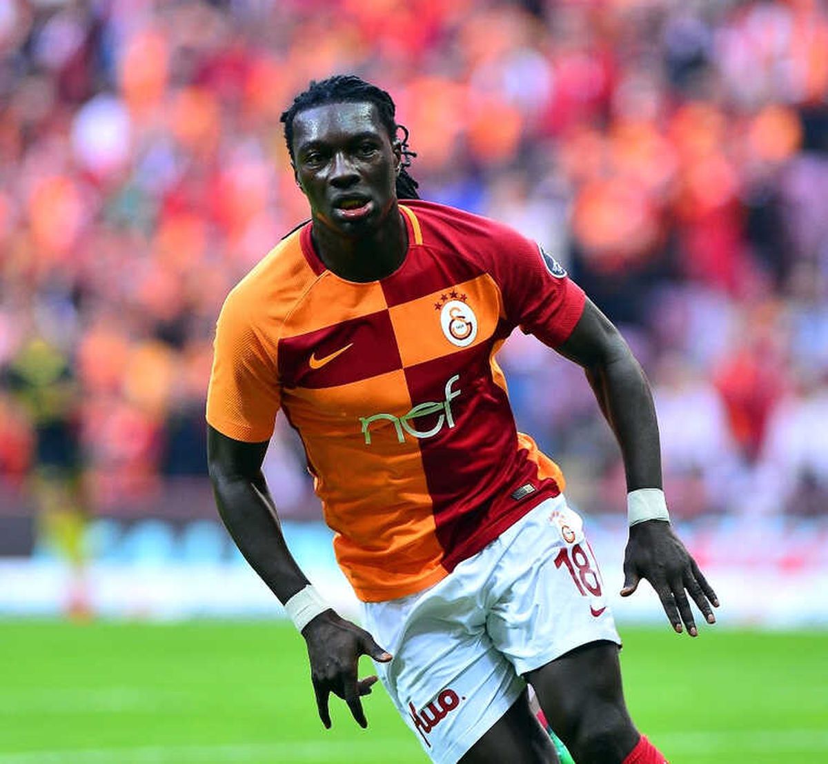 Bafetimbi Gomis, Alex\'i Yakaladı