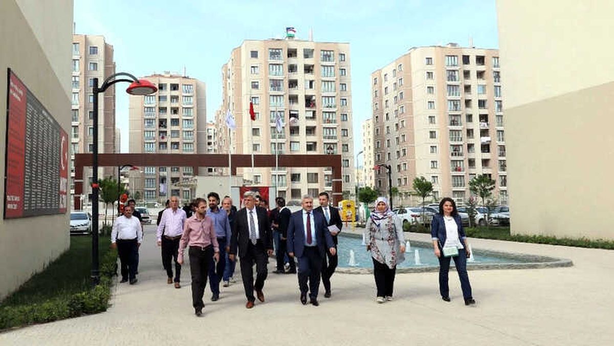 Başkan Karaosmanoğlu\'ndan Körfez Kent Emlak Konut\'a Ziyaret