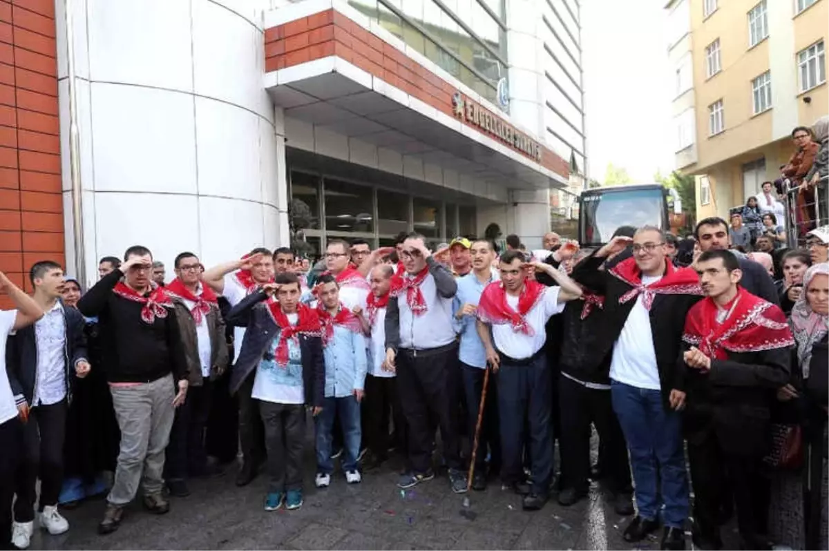 Engelliler Davul Zurnayla Askere Uğurlandı