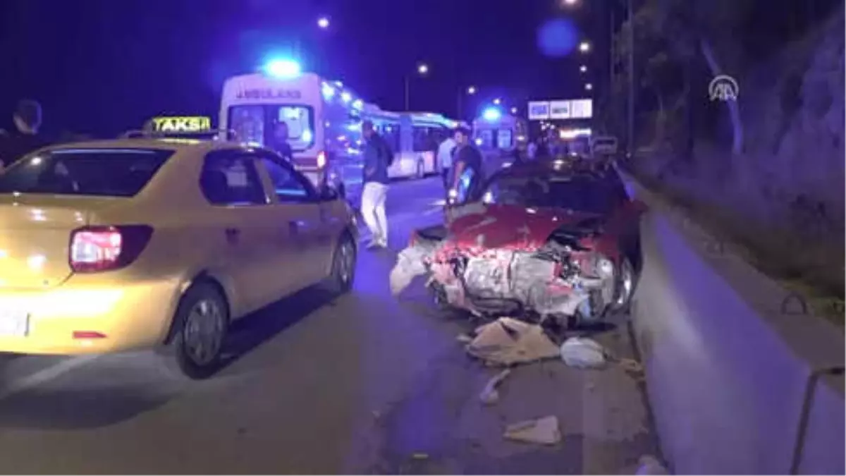 İzmir\'de Trafik Kazası: 5 Yaralı