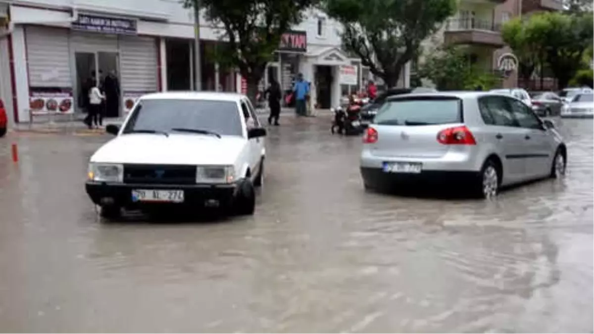 Karaman\'da Sağanak Sele Neden Oldu