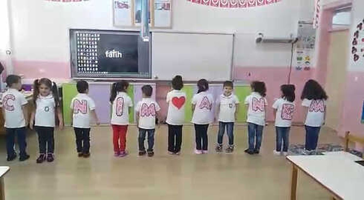 Minik Öğrencilerden Anneler Günü Etkinliği