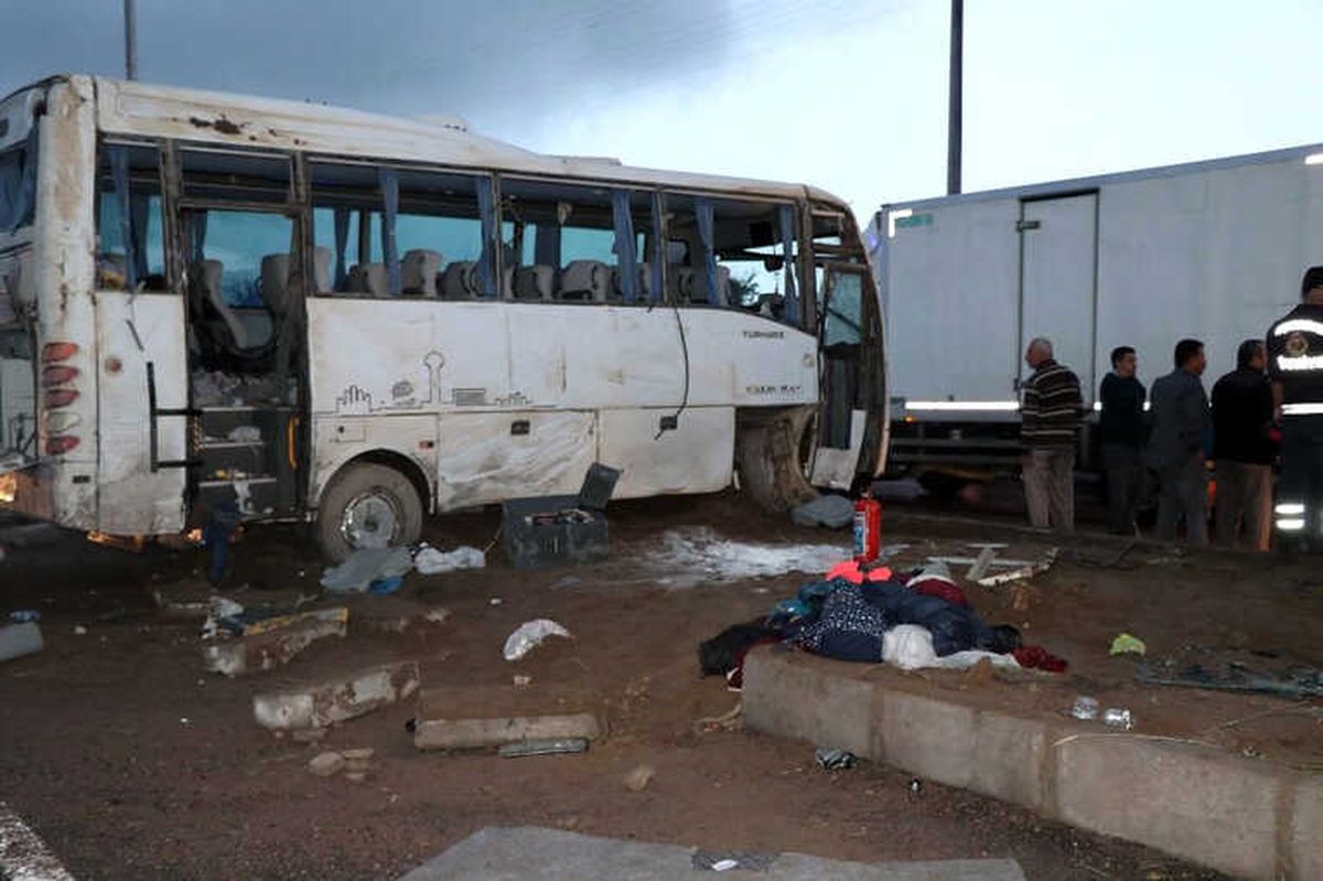Nevşehir\'de Tur Midibüsü Kaza Yaptı: 9 Yaralı