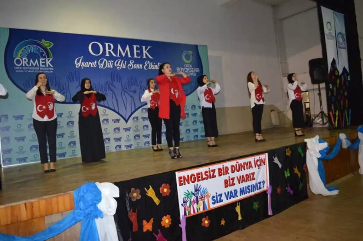 Ordu\'da İşitme Engellilere İşaret Dilli Konser