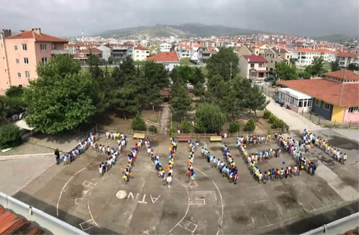 300 Öğrenci "Annem" Yazdı