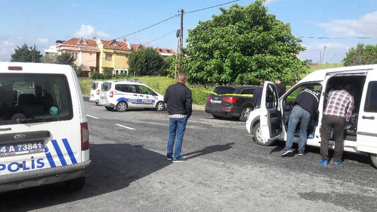 Park Halindeki Lüks Araçta Esrarengiz Yangın