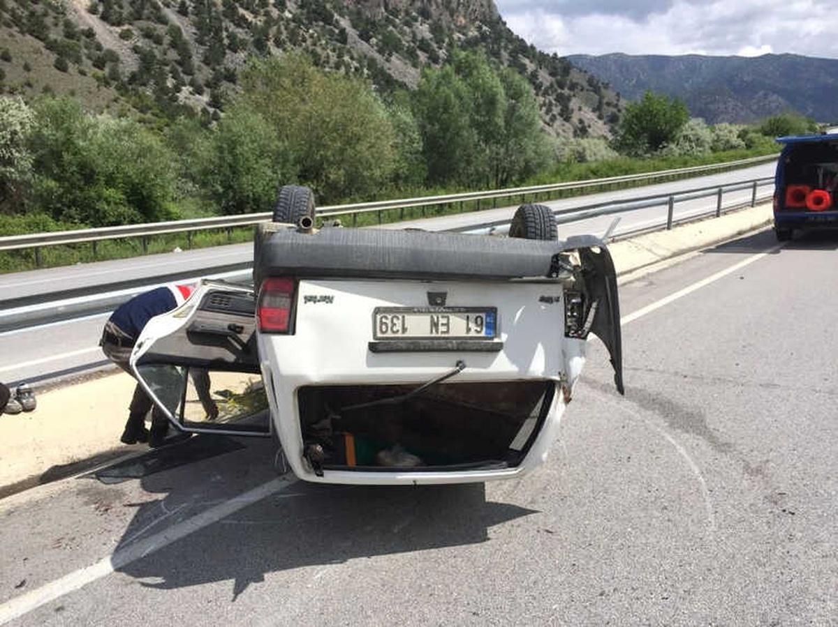 Takla Atan Otomobil Hurdaya Döndü: 2 Yaralı