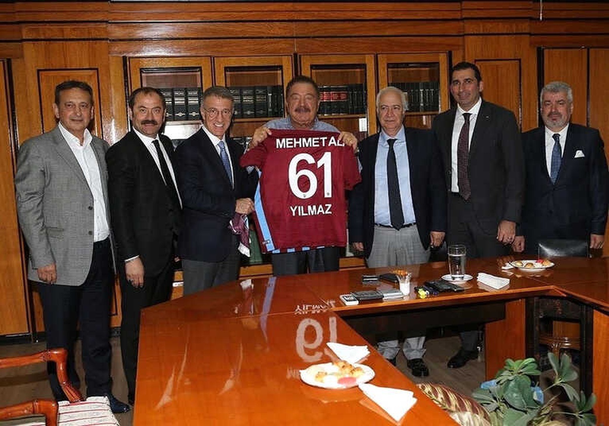 Trabzonspor Yönetimi, Onursal Başkan Mehmet Ali Yılmaz\'ı Ziyaret Etti