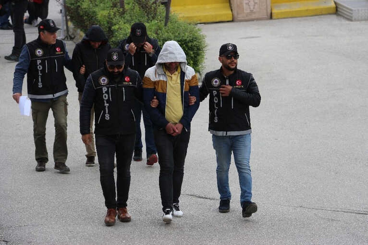 Uyuşturucu Satıcıları Adliyeye Sevk Edildi