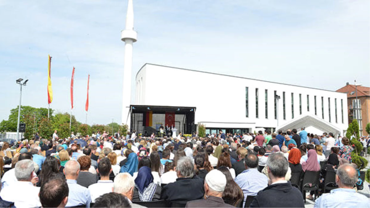 Aachen Yunus Emre Camisi ve Kültür Merkezi Açıldı