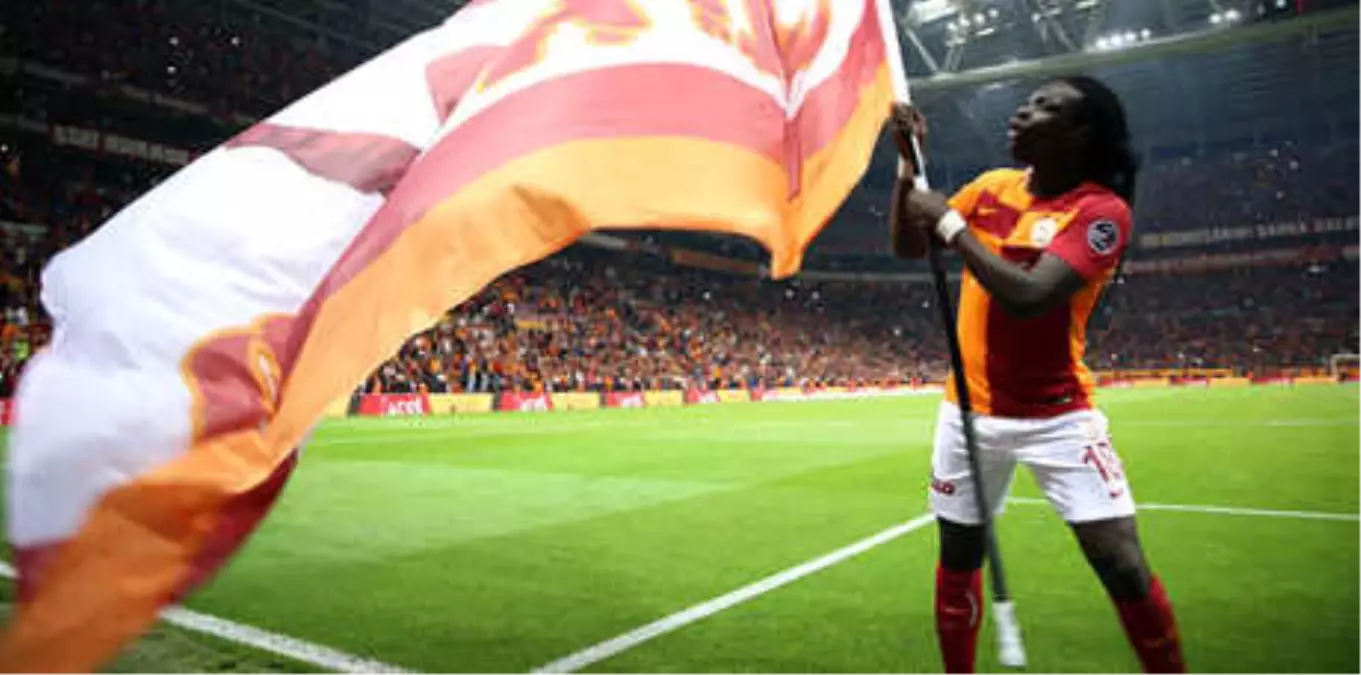 Bafetimbi Gomis, Alex\'i Yakaladı!