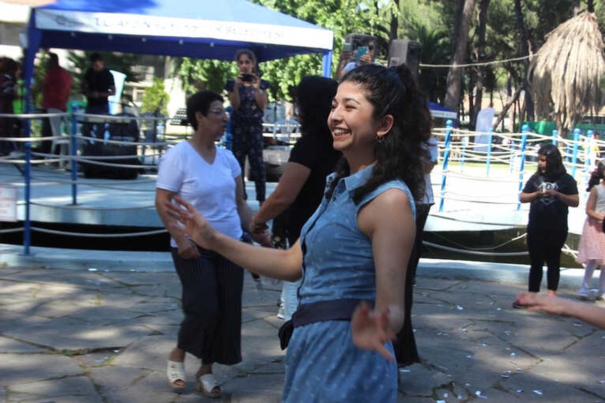 Çocuklara Belediye Görevlileri Baktı, Anneleri Doyasıya Oynadı