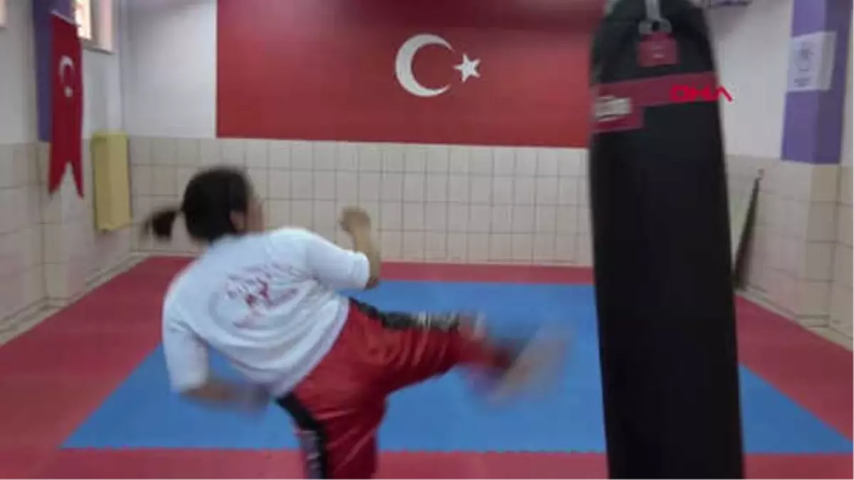 Konya-17 Yaşındaki Sabriye, Kick Boks Sayesinde Aile Ekonomisine Katkı Sağlıyor-Hd