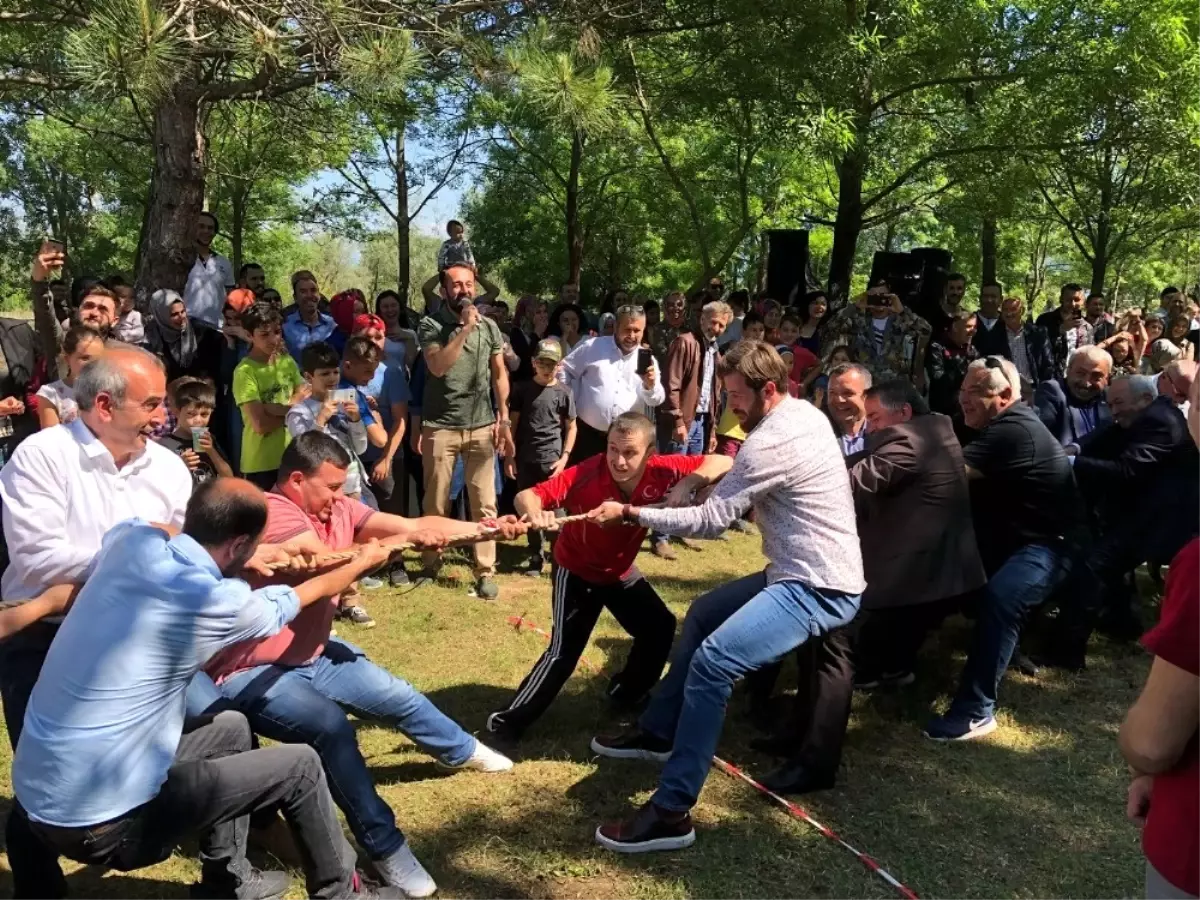 Milletvekili Aday Adayı Erkan, Keşkek Gününde Halat Çekti