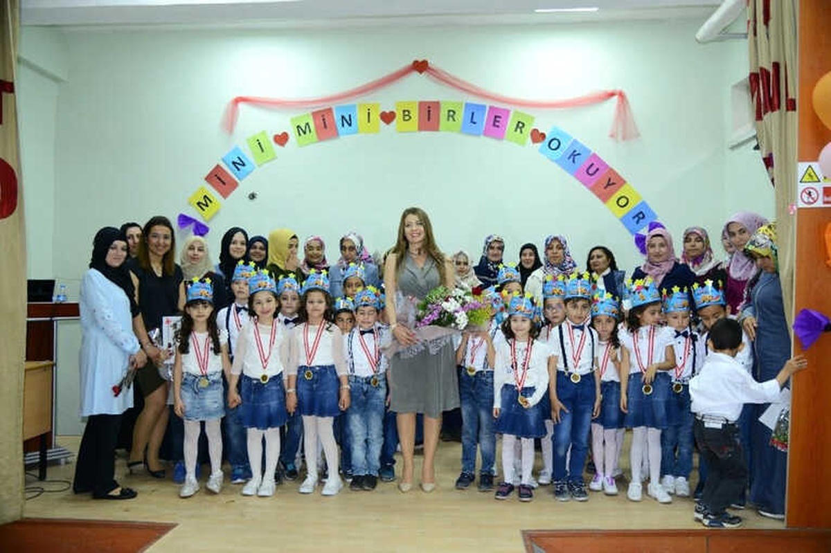 Mink Yürekler Annelerini Çiçek Yağmuruna Tuttu