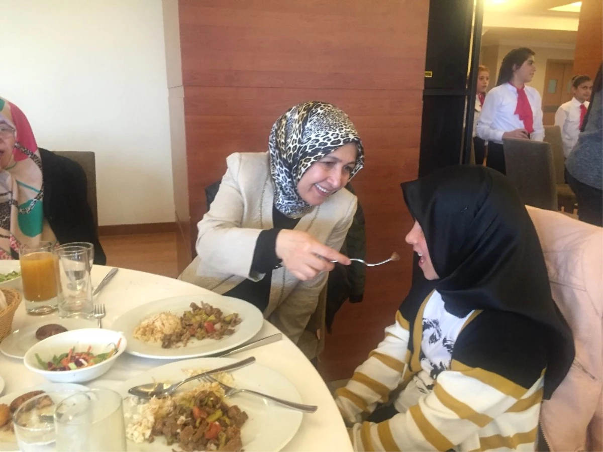 Nilgün Azizoğlu Anneler Gününde Şehit Anneleri ile Yemekte Buluştu